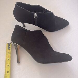 White House black market,beautiful suede notch front booties side zipper closure
